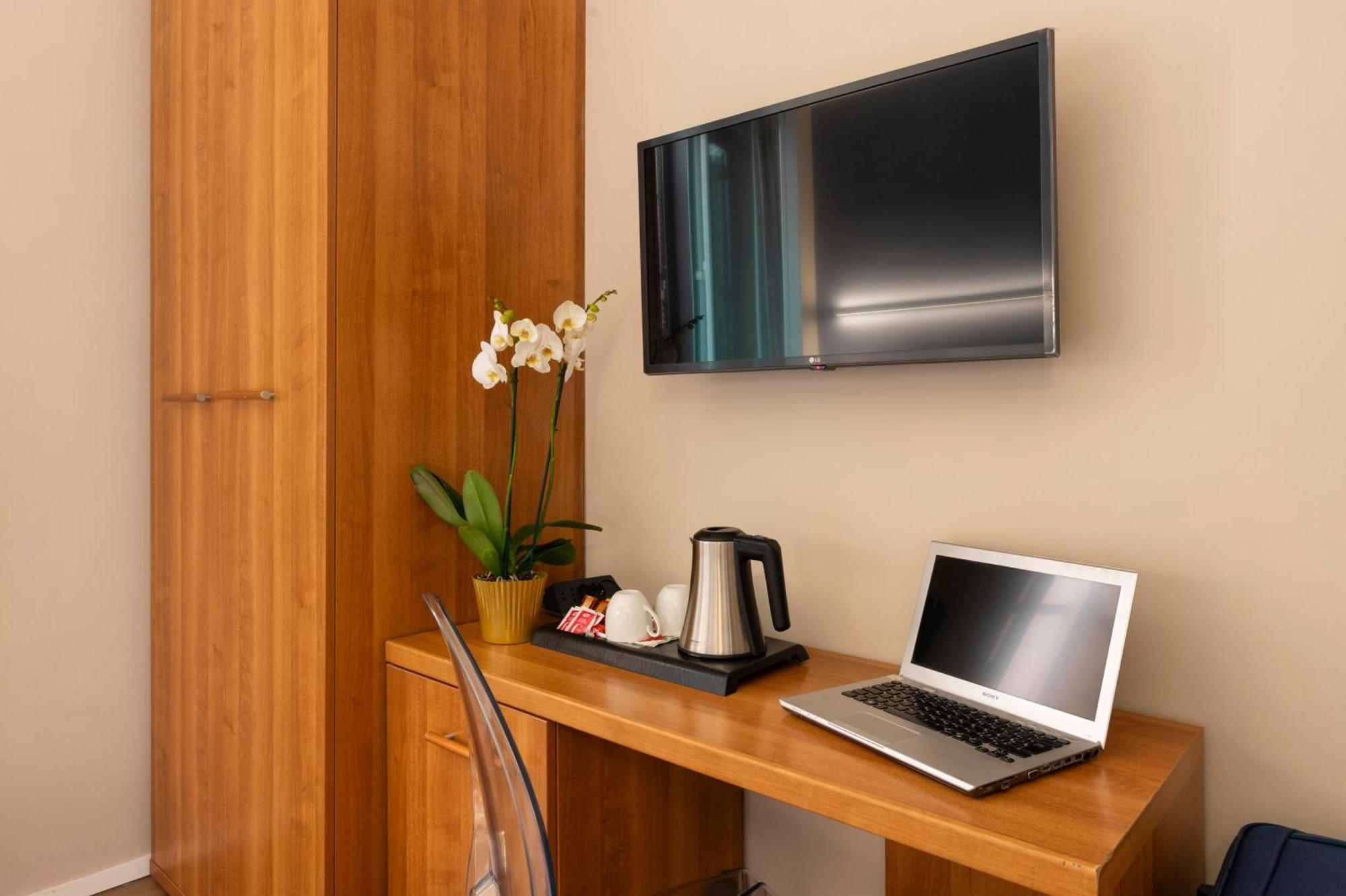 Hotel Magic Рим Екстер'єр фото